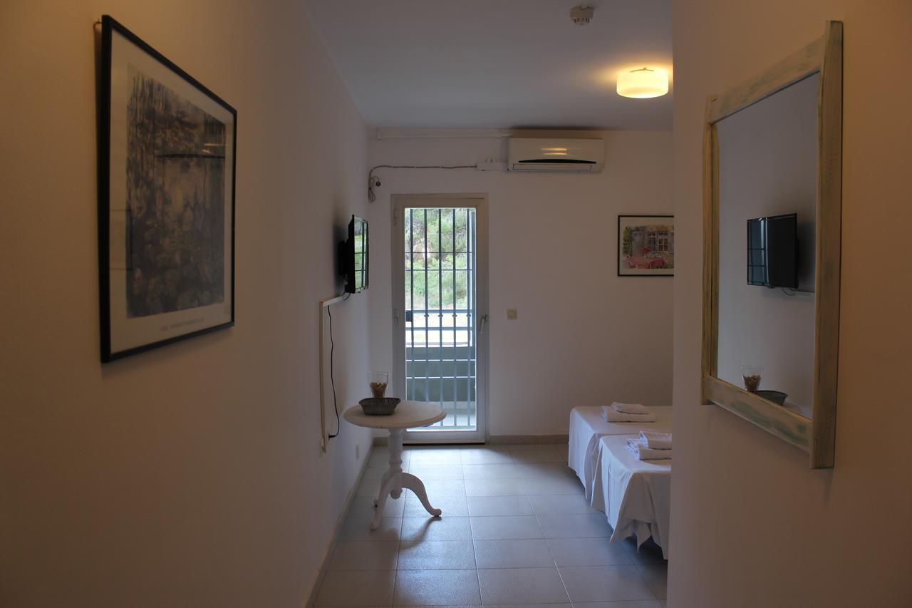 Hostal La Torre Almuñécar エクステリア 写真